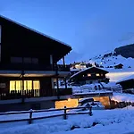Casa Ucliva - Charming Alpine Getaway In The Heart Of The Swiss Alps Appartamento