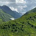 Appartamento Casa Ucliva - Charming Alpine Getaway In The Heart Of The Swiss Alps Rueras