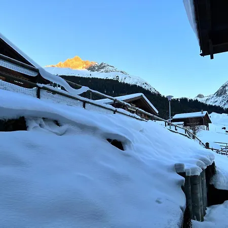 Casa Ucliva - Charming Alpine Getaway In The Heart Of The Swiss Alps Lägenhet *