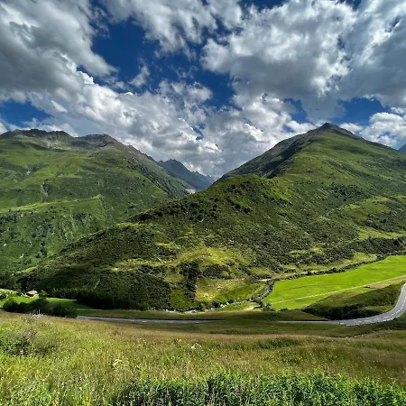 Casa Ucliva - Charming Alpine Getaway In The Heart Of The Swiss Alps Lägenhet *