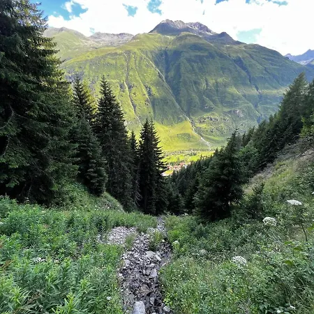 Διαμέρισμα Casa Ucliva - Charming Alpine Getaway In The Heart Of The Swiss Alps *
