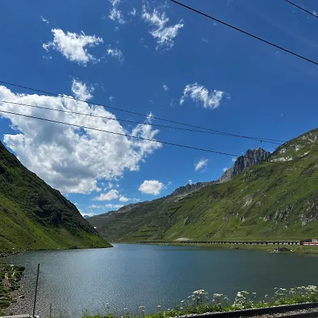 アパート Casa Ucliva - Charming Alpine Getaway In The Heart Of The Swiss Alps