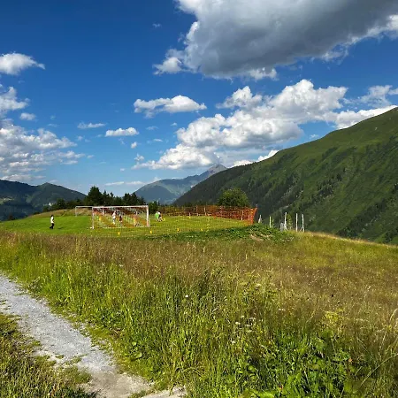 Casa Ucliva - Charming Alpine Getaway In The Heart Of The Swiss Alps アパート