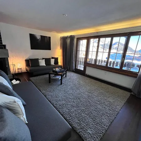 Casa Ucliva - Charming Alpine Getaway In The Heart Of The Swiss Alps アパート