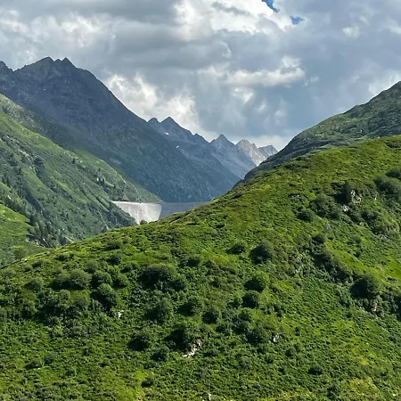Lägenhet Casa Ucliva - Charming Alpine Getaway In The Heart Of The Swiss Alps Rueras