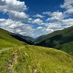 Apartamento Casa Ucliva - Charming Alpine Getaway In The Heart Of The Swiss Alps Rueras