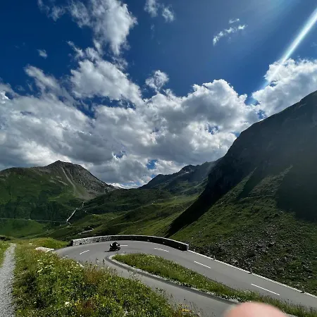 Lejlighed Casa Ucliva - Charming Alpine Getaway In The Heart Of The Swiss Alps Rueras