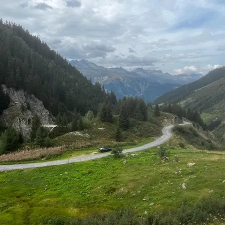 Casa Ucliva - Charming Alpine Getaway In The Heart Of The Swiss Alps Lejlighed