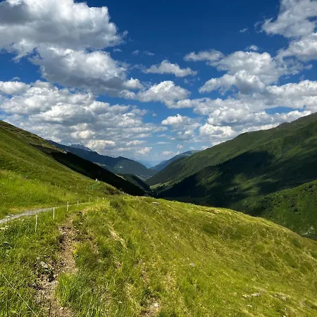 Lejlighed Casa Ucliva - Charming Alpine Getaway In The Heart Of The Swiss Alps Rueras