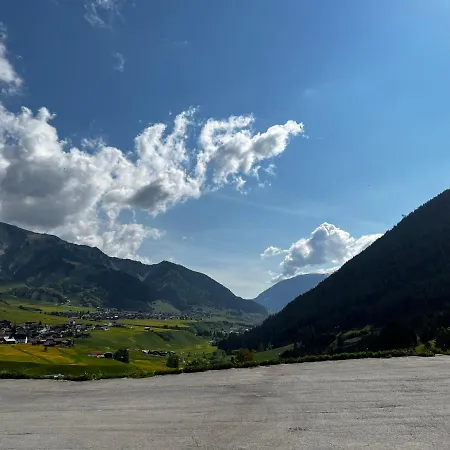 Lejlighed Casa Ucliva - Charming Alpine Getaway In The Heart Of The Swiss Alps