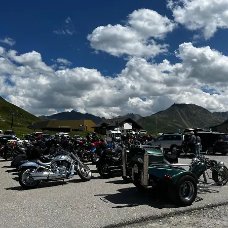 Casa Ucliva - Charming Alpine Getaway In The Heart Of The Swiss Alps *