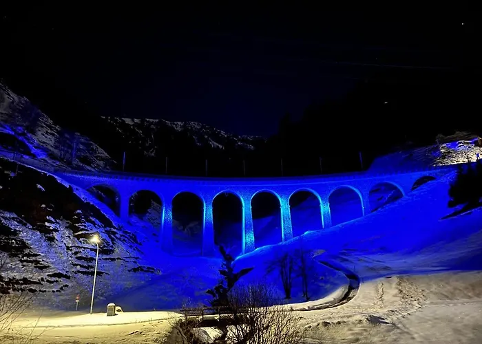 Casa Ucliva - Charming Alpine Getaway In The Heart Of The Swiss Alps Apartamento Rueras