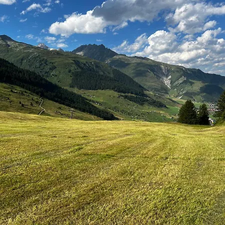 Daire Casa Ucliva - Charming Alpine Getaway In The Heart Of The Swiss Alps
