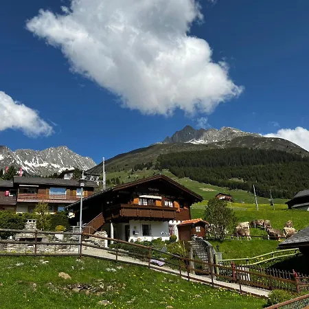 Apartman Casa Ucliva - Charming Alpine Getaway In The Heart Of The Swiss Alps