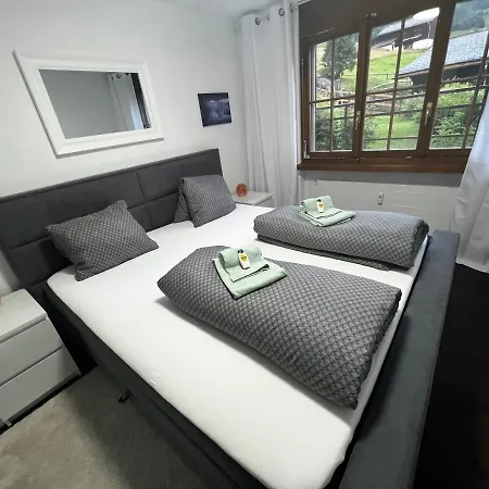Daire Casa Ucliva - Charming Alpine Getaway In The Heart Of The Swiss Alps *