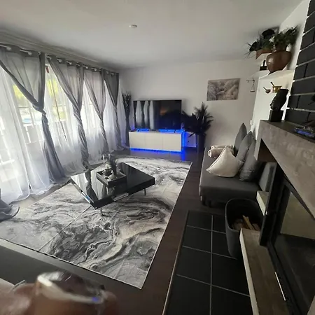 Casa Ucliva - Charming Alpine Getaway In The Heart Of The Swiss Alps Apartman