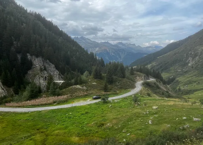 Casa Ucliva - Charming Alpine Getaway In The Heart Of The Swiss Alps Apartman